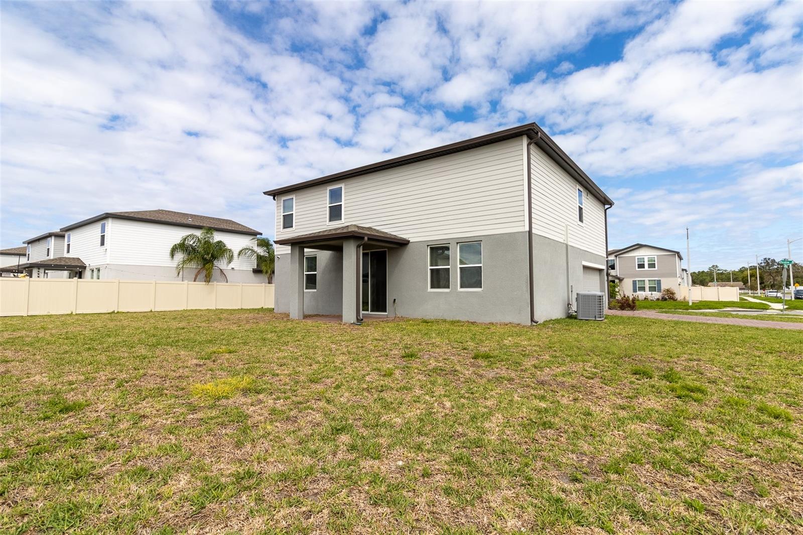 5298 Meredrew Ln Property Photo 4