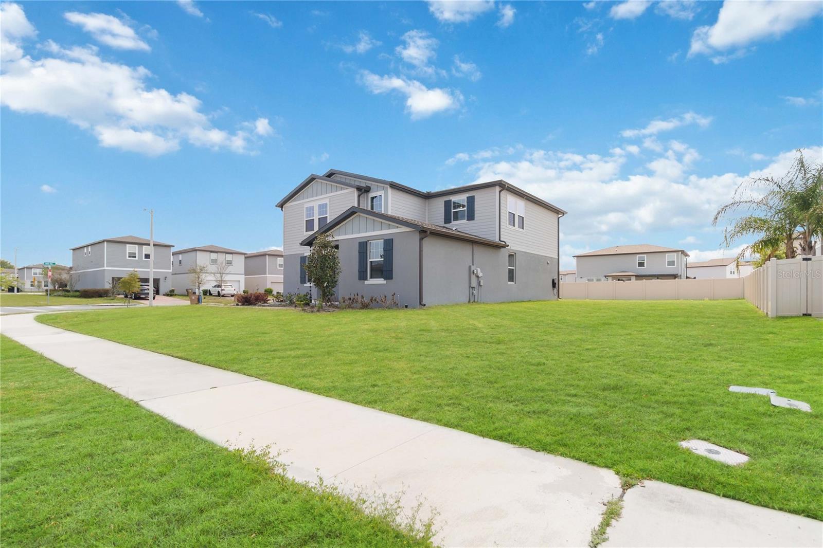 5298 Meredrew Ln Property Photo 8