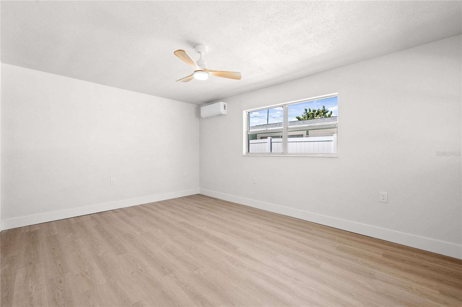 13388 1st St E Property Photo 8