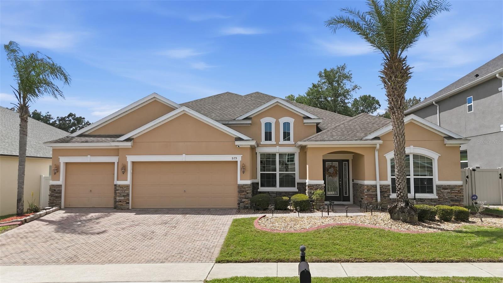 979 Counts Crest Cir Property Photo 1