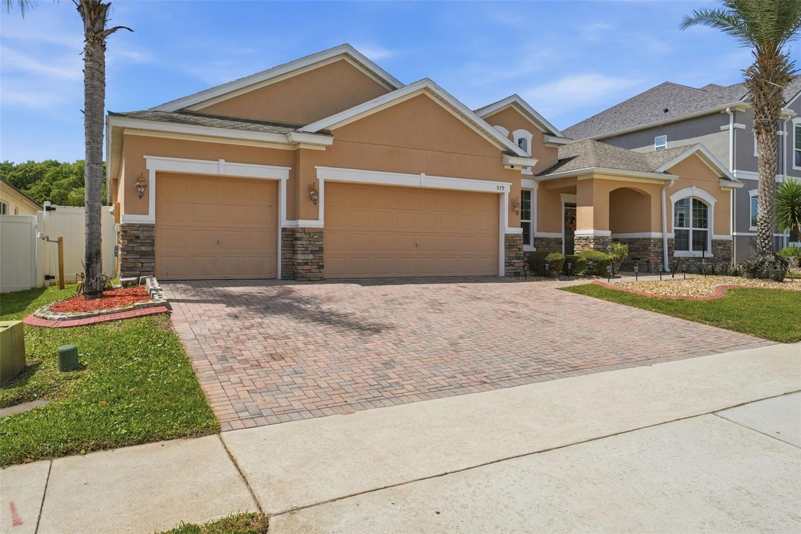979 Counts Crest Cir Property Photo 4
