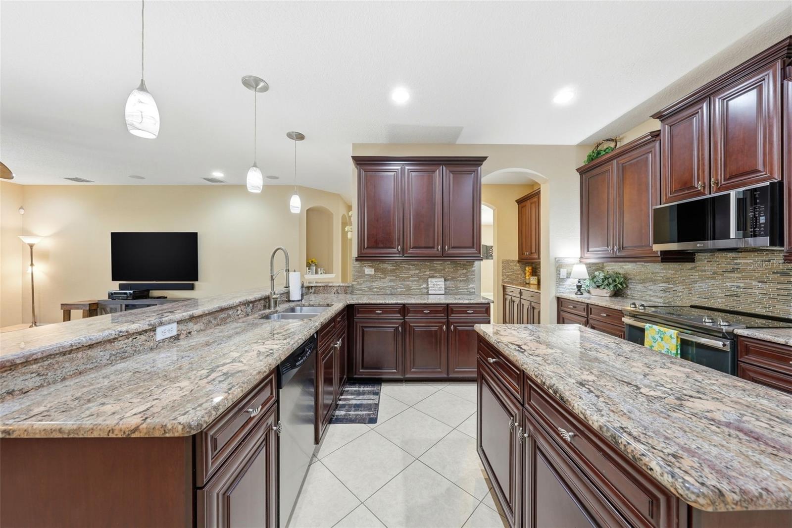 979 Counts Crest Cir Property Photo 12