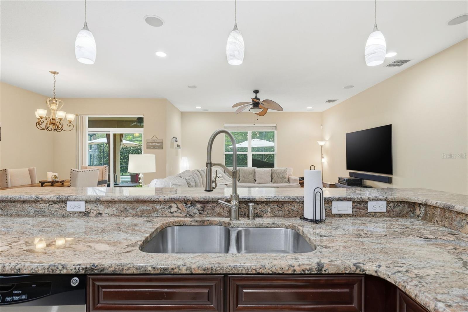 979 Counts Crest Cir Property Photo 14