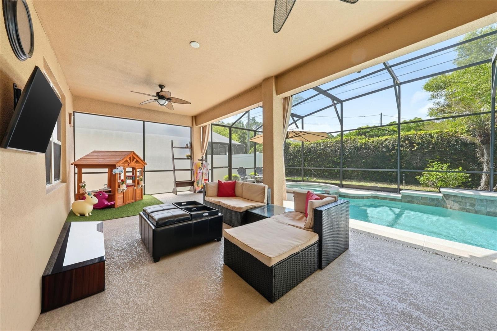 979 Counts Crest Cir Property Photo 17