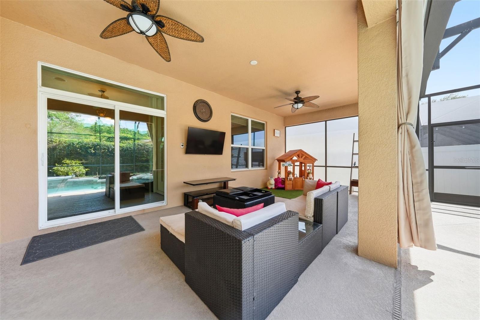 979 Counts Crest Cir Property Photo 21