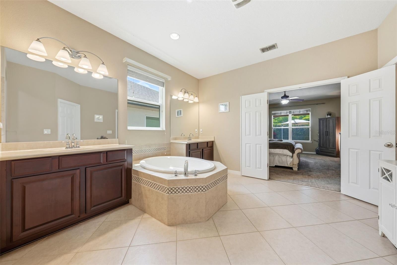 979 Counts Crest Cir Property Photo 26