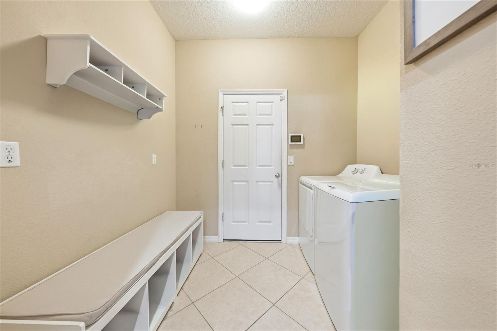 979 Counts Crest Cir Property Photo 41
