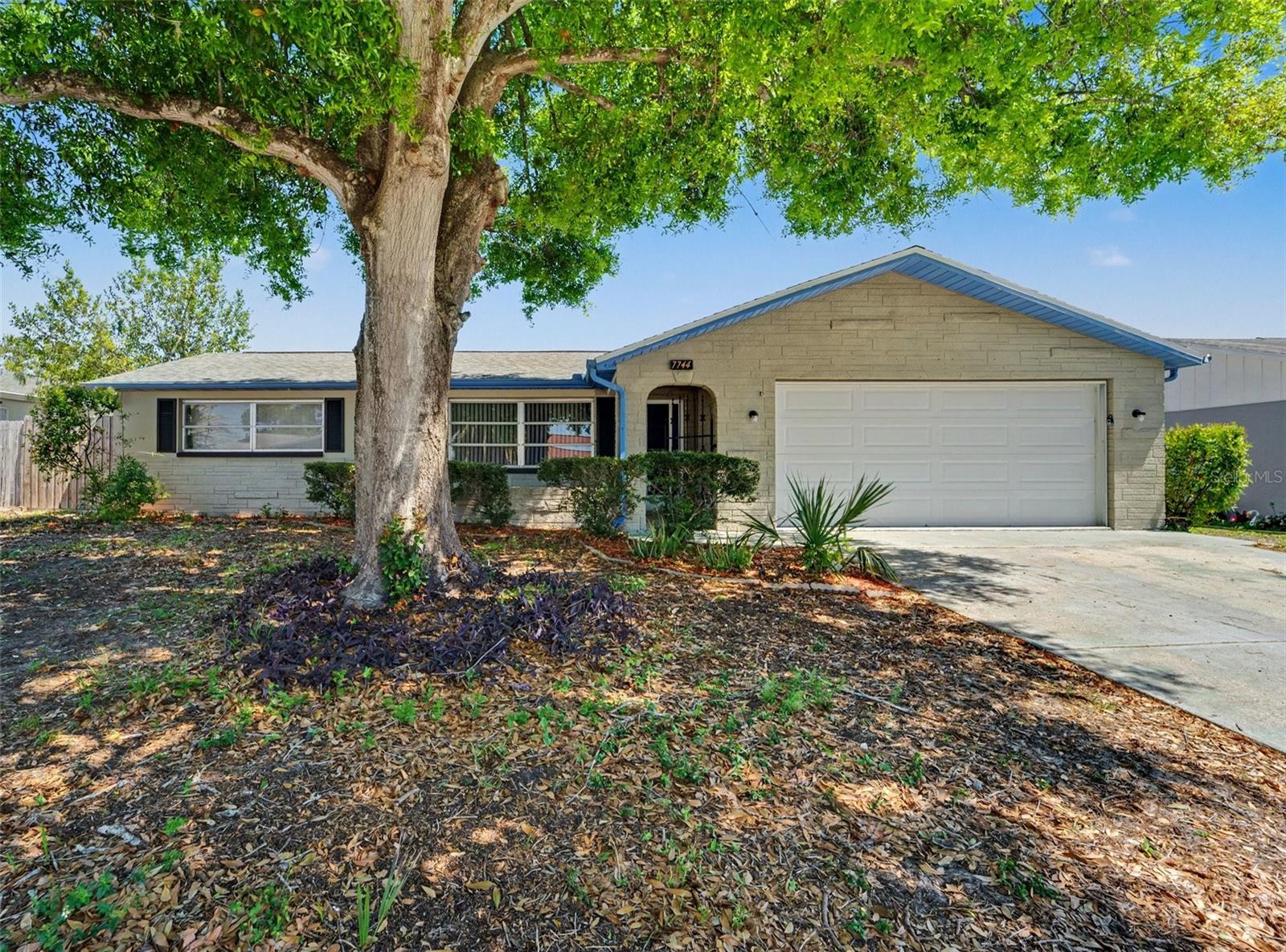 7744 Waterford St Property Photo 2