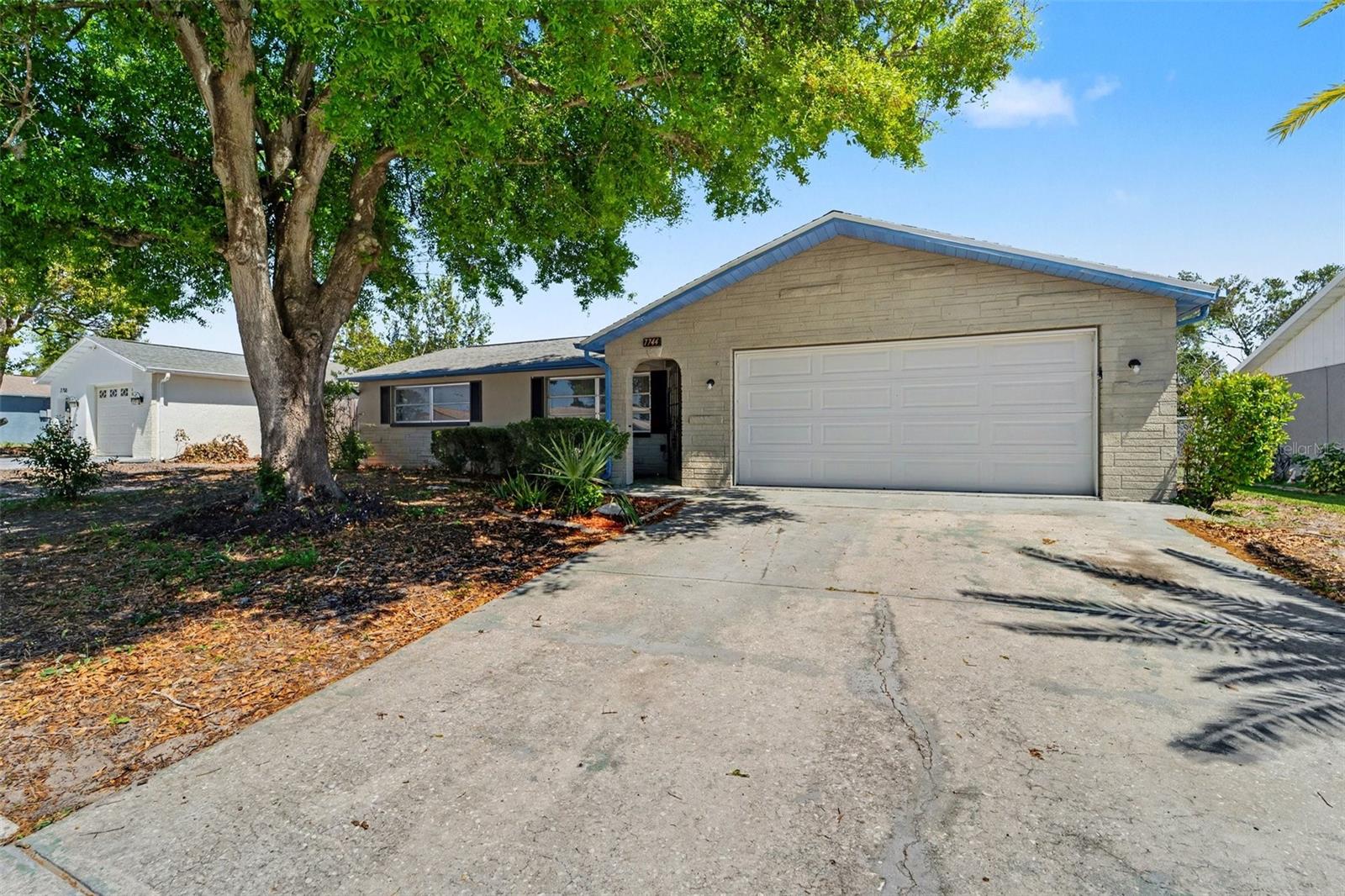7744 Waterford St Property Photo 4