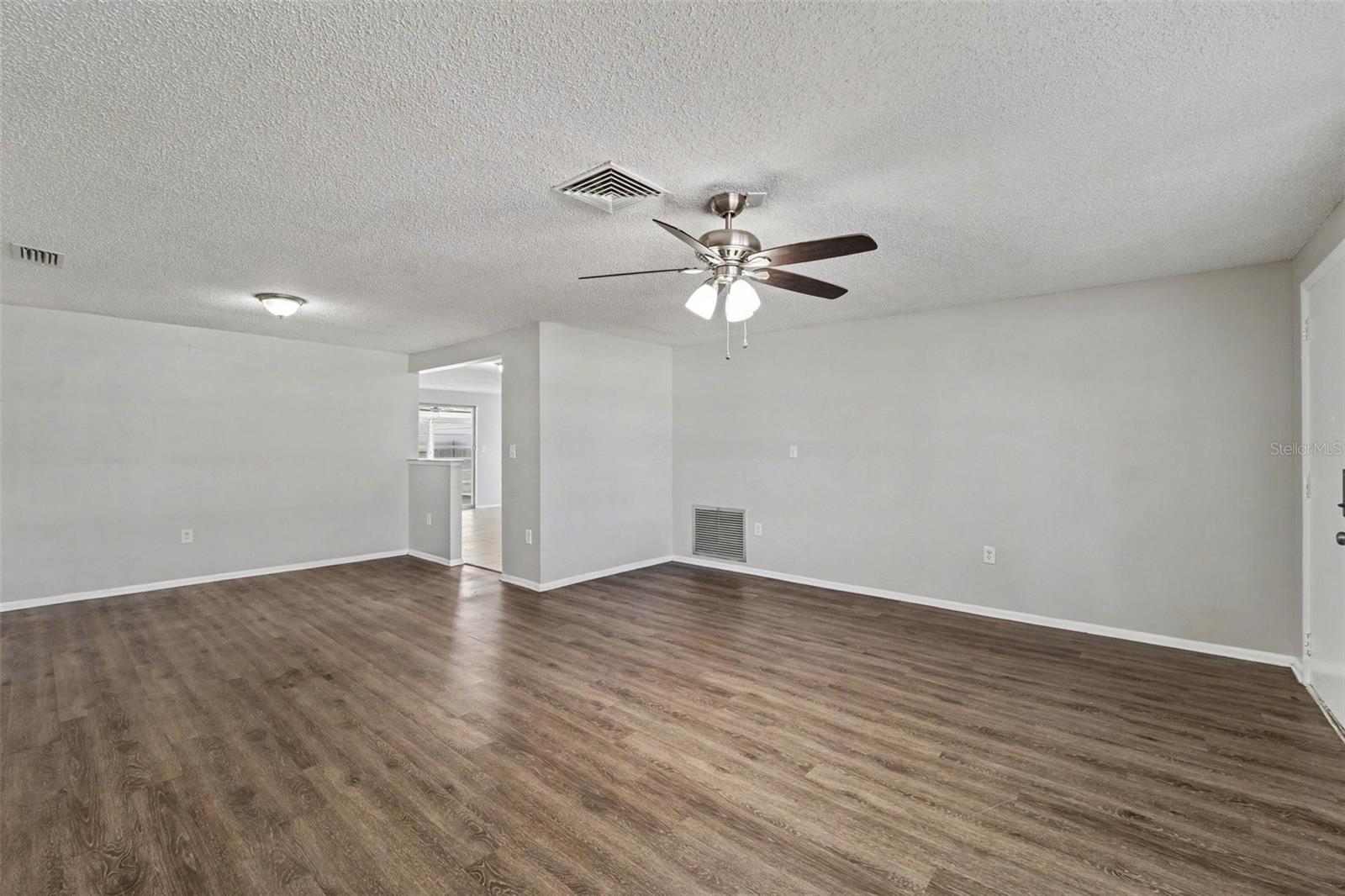 7744 Waterford St Property Photo 7