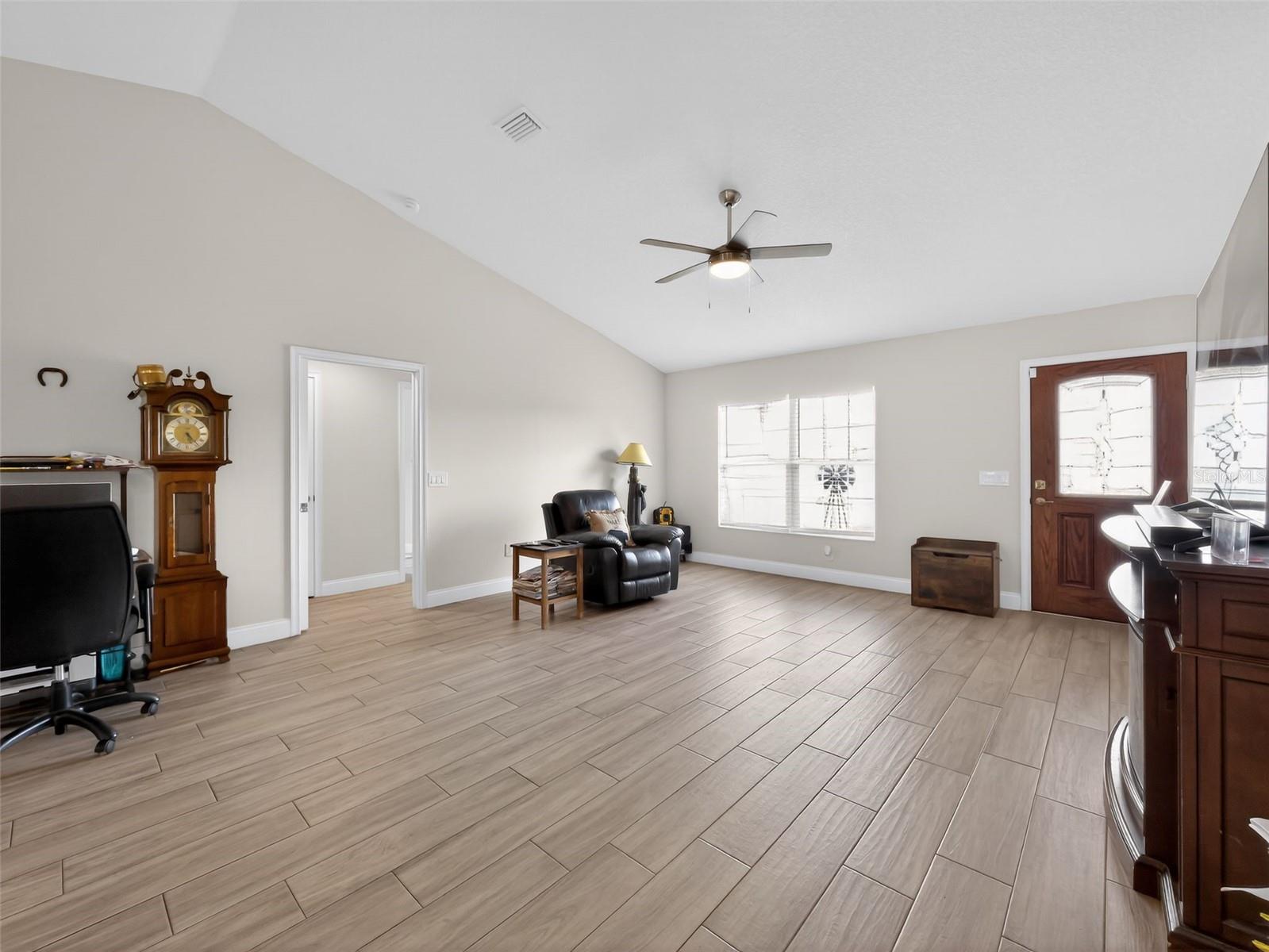 854 Fisher Rd Property Photo 4