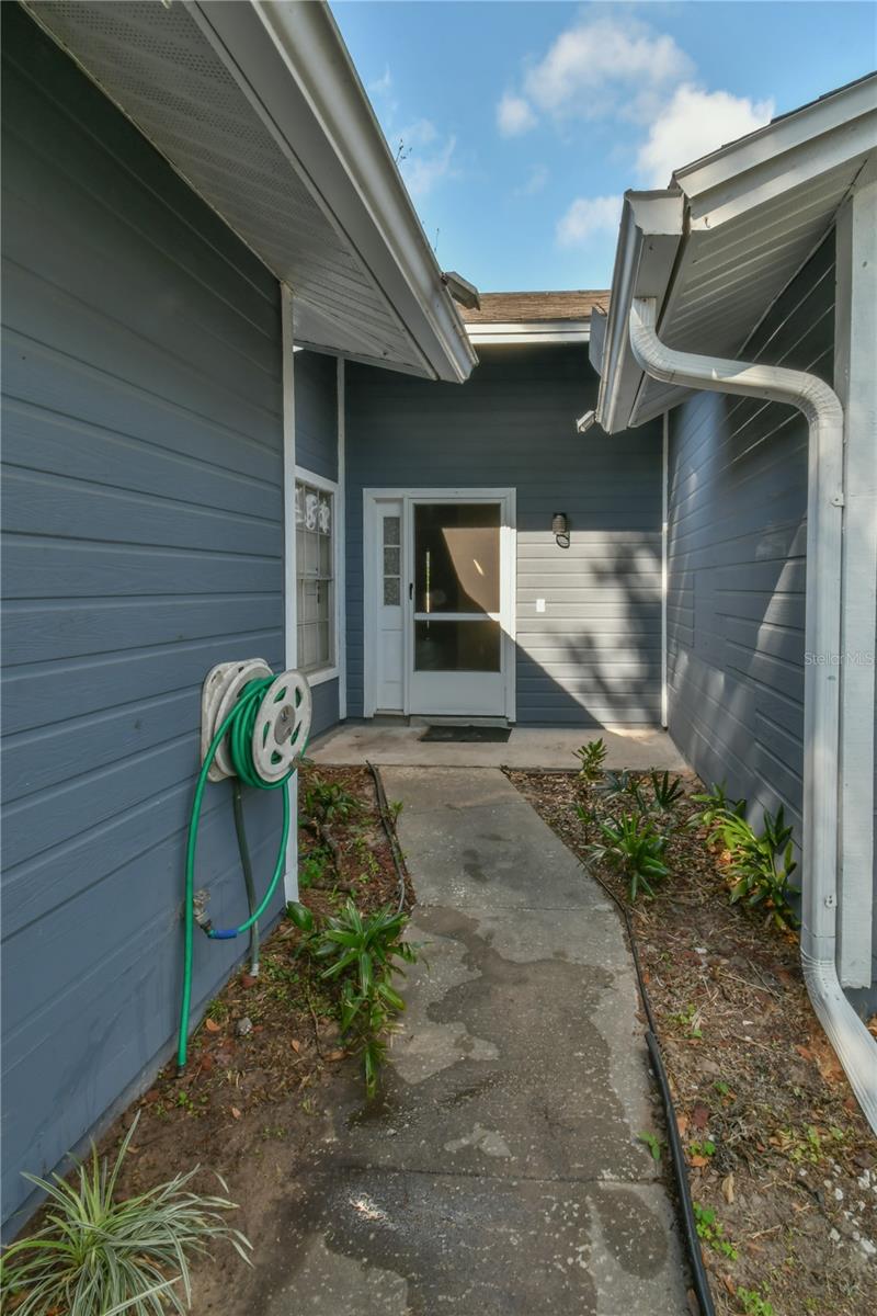 7416 Little Pond Ct Property Photo 3