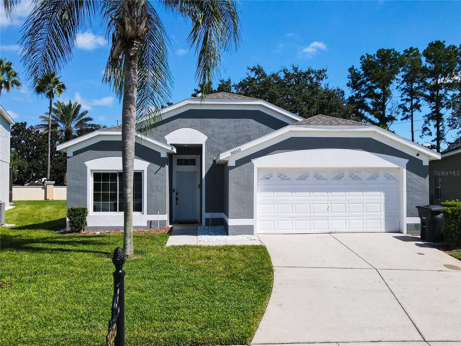 8050 King Palm Cir Property Photo 1