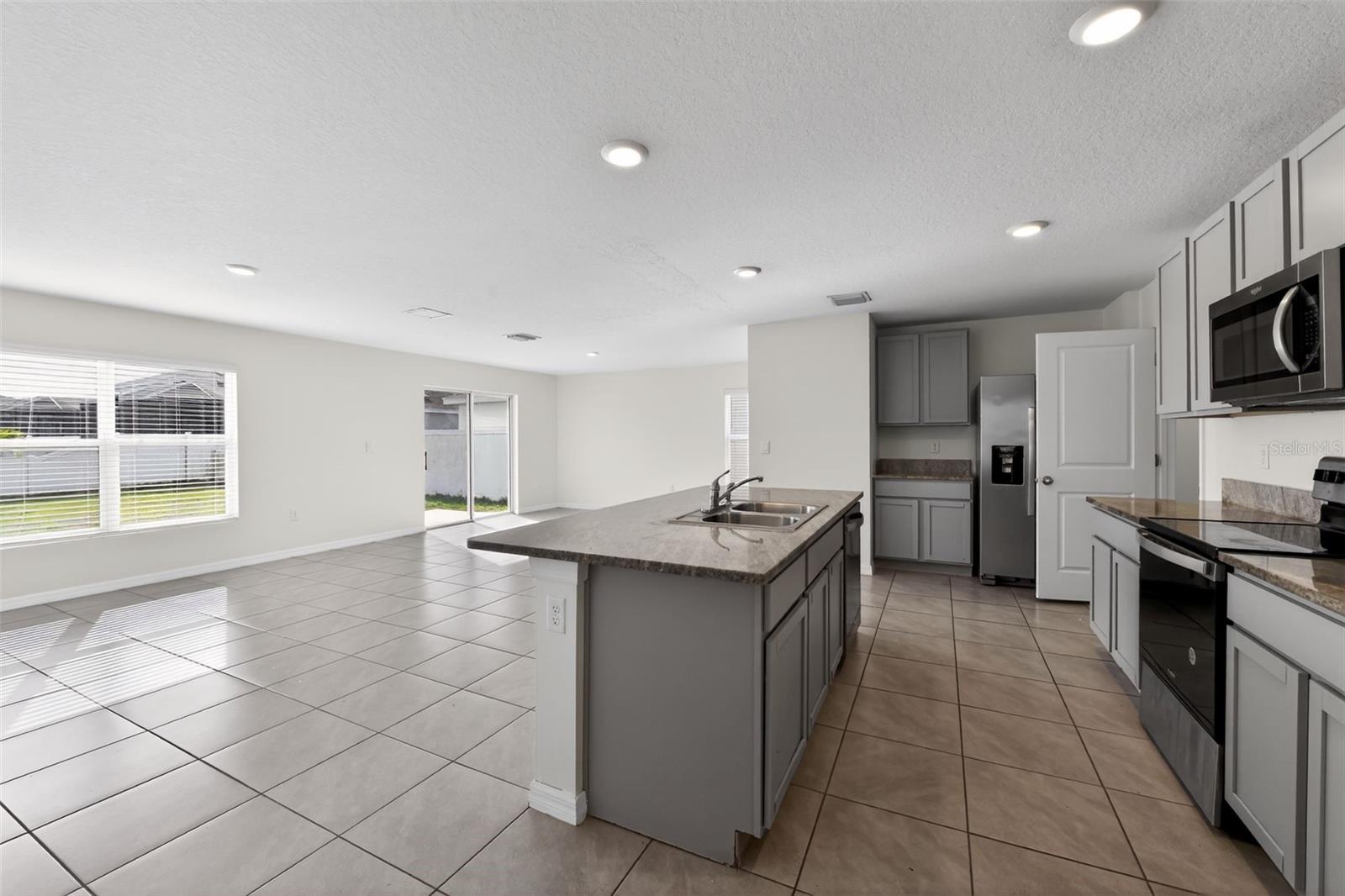 439 Sunlit Coral St Property Photo 4