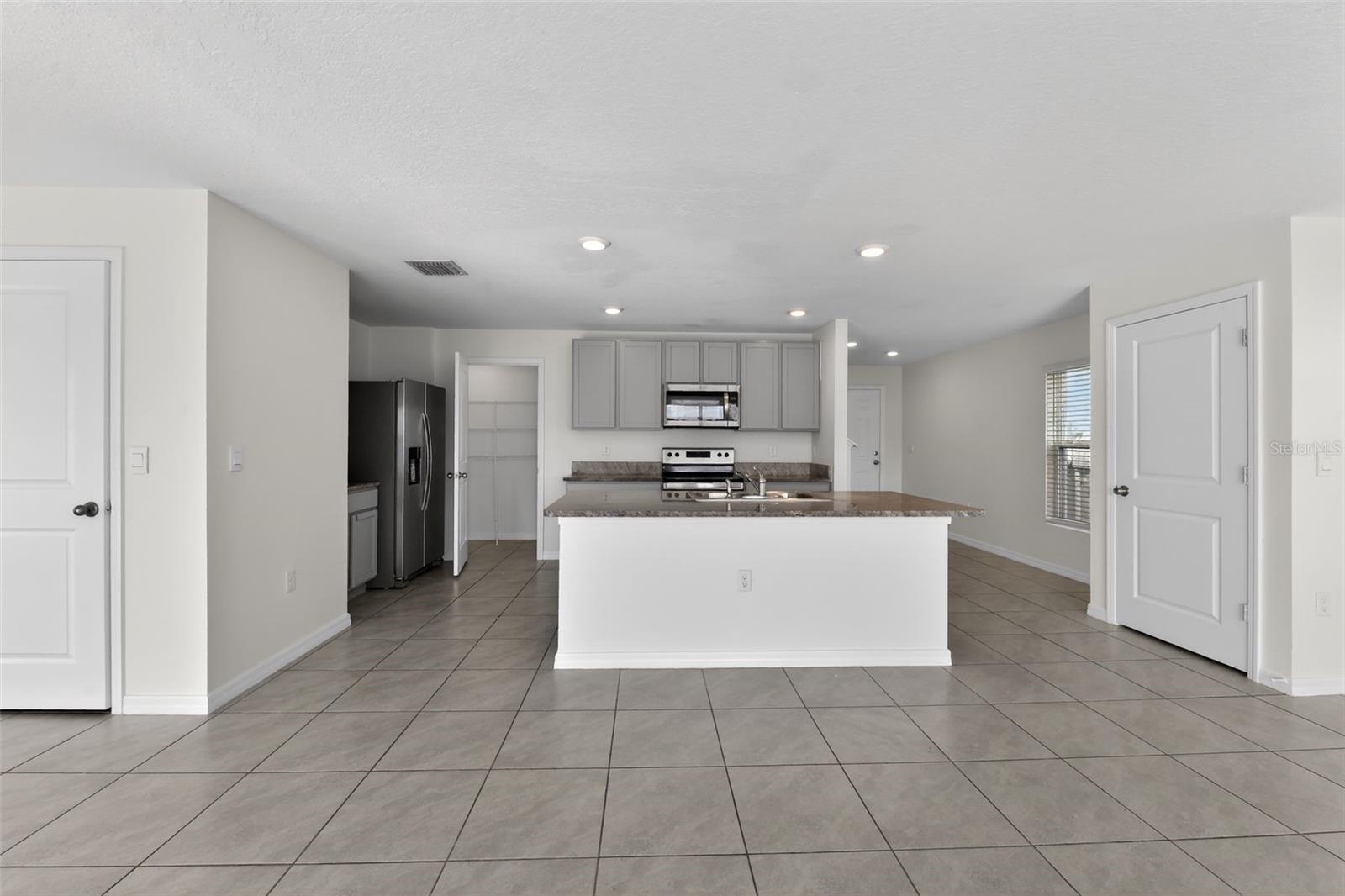439 Sunlit Coral St Property Photo 5