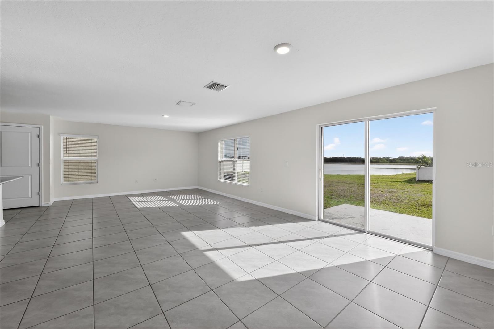 439 Sunlit Coral St Property Photo 7
