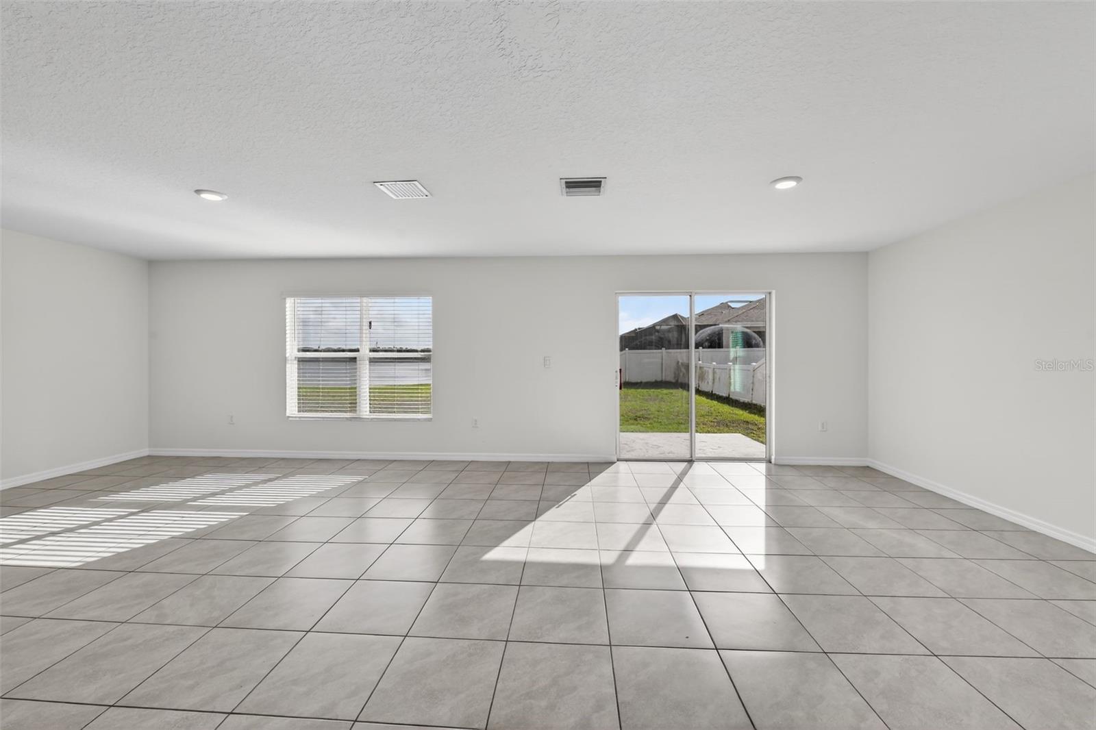 439 Sunlit Coral St Property Photo 8