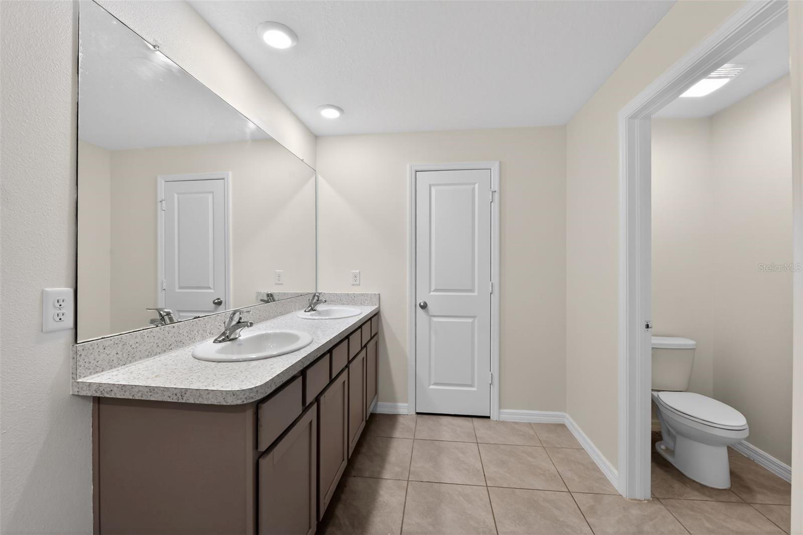 439 Sunlit Coral St Property Photo 18
