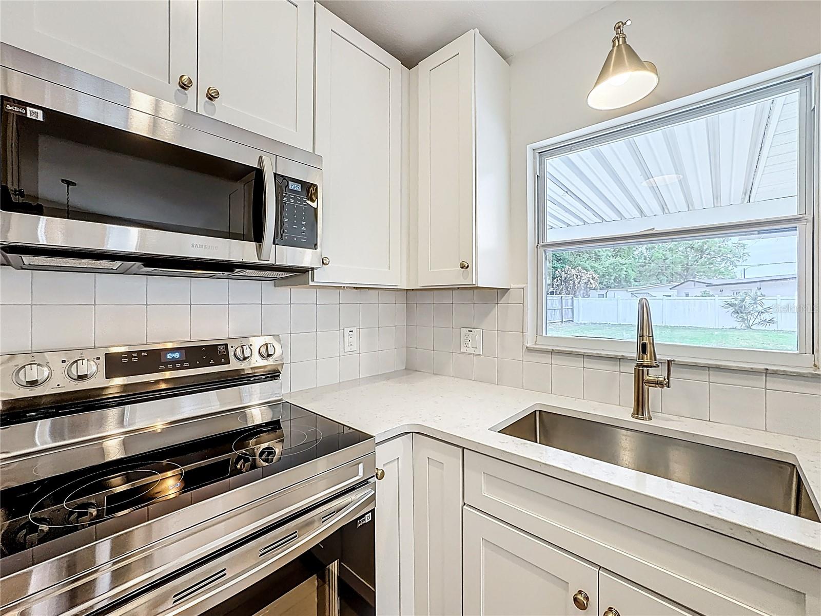 1018 Dowd Ave Property Photo 4