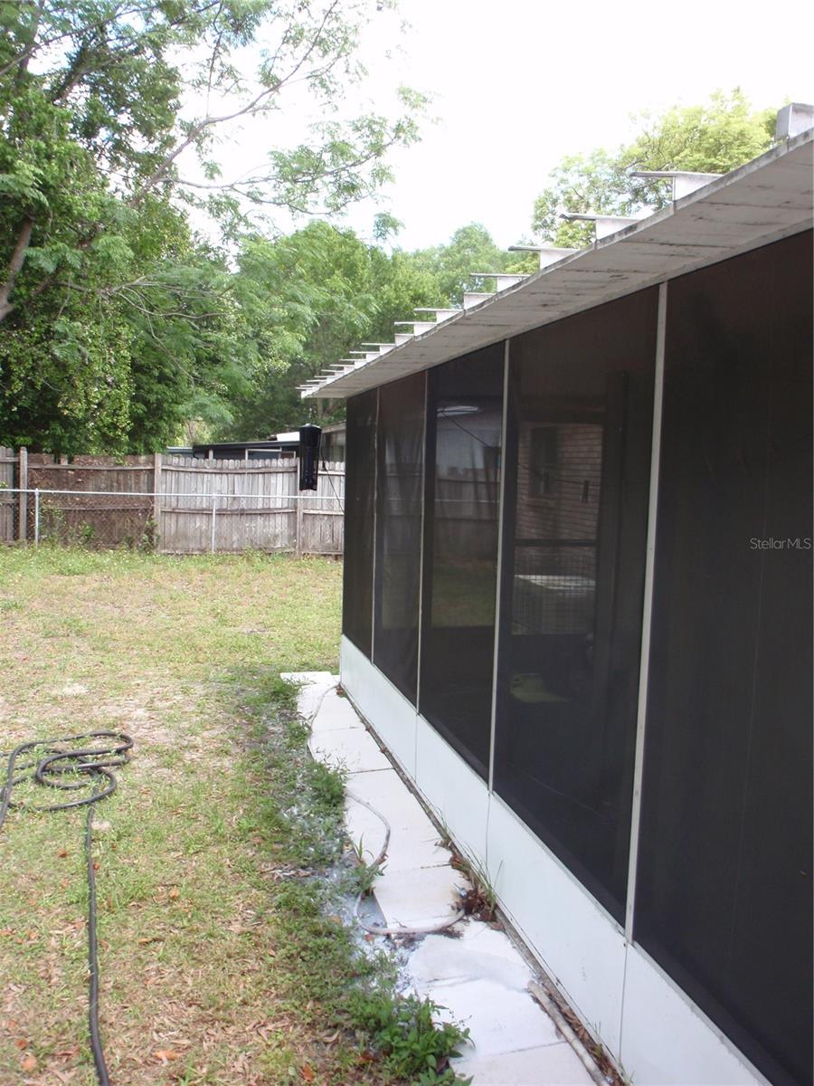 10406 N 26th St Property Photo 2