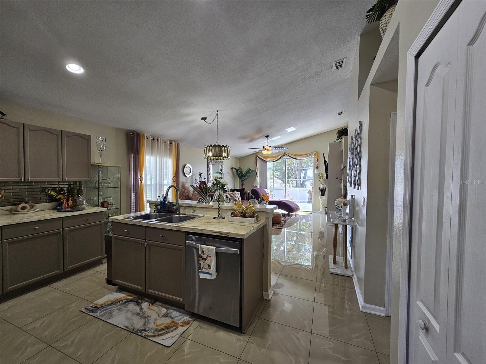 15601 Autumn Glen Ave Property Photo 7
