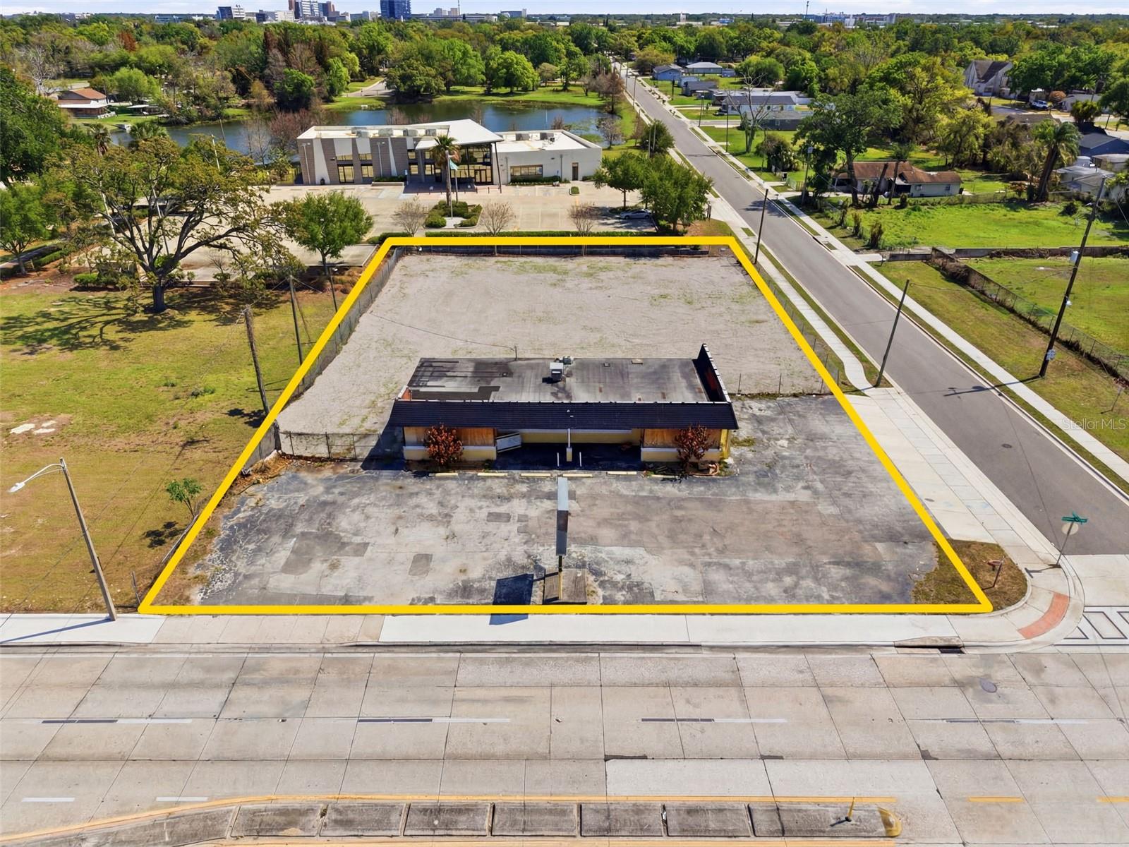 1919 S Orange Blossom Trl Property Photo 3