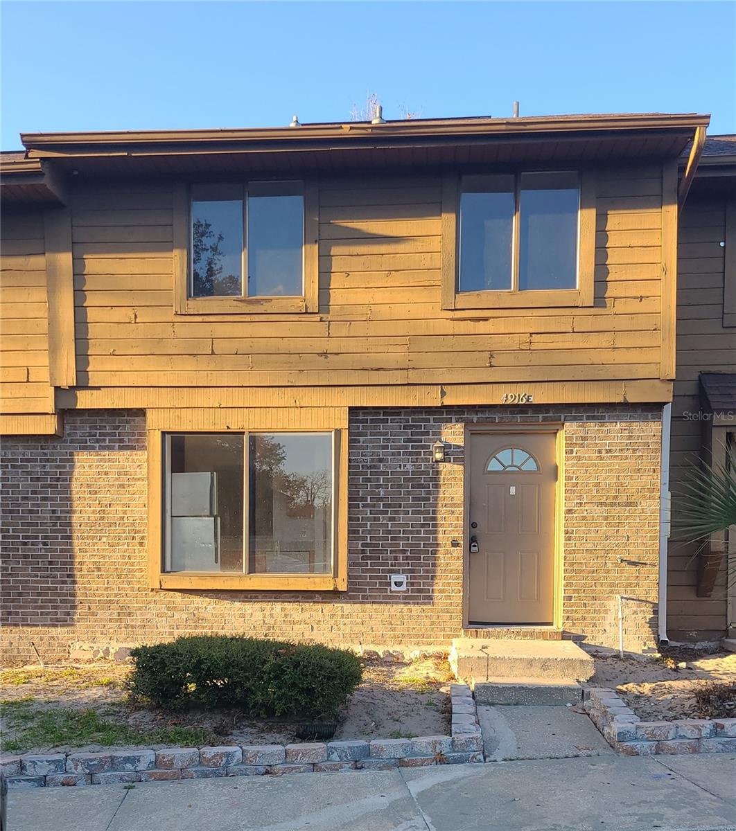4916 Silver Oaks Vlg #e Property Photo 1
