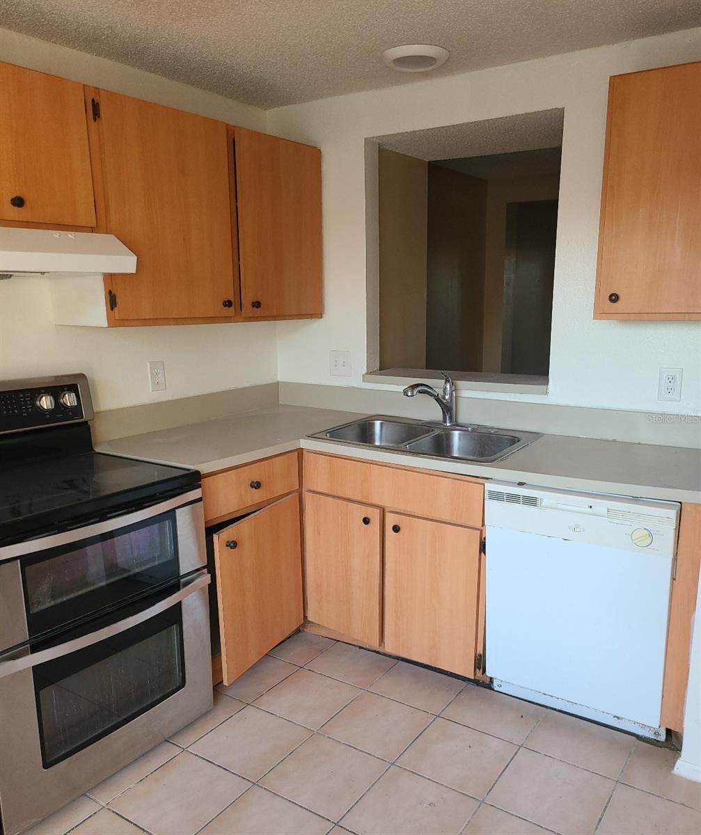 4916 Silver Oaks Vlg #e Property Photo 2