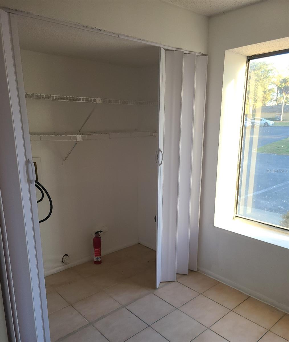 4916 Silver Oaks Vlg #e Property Photo 4