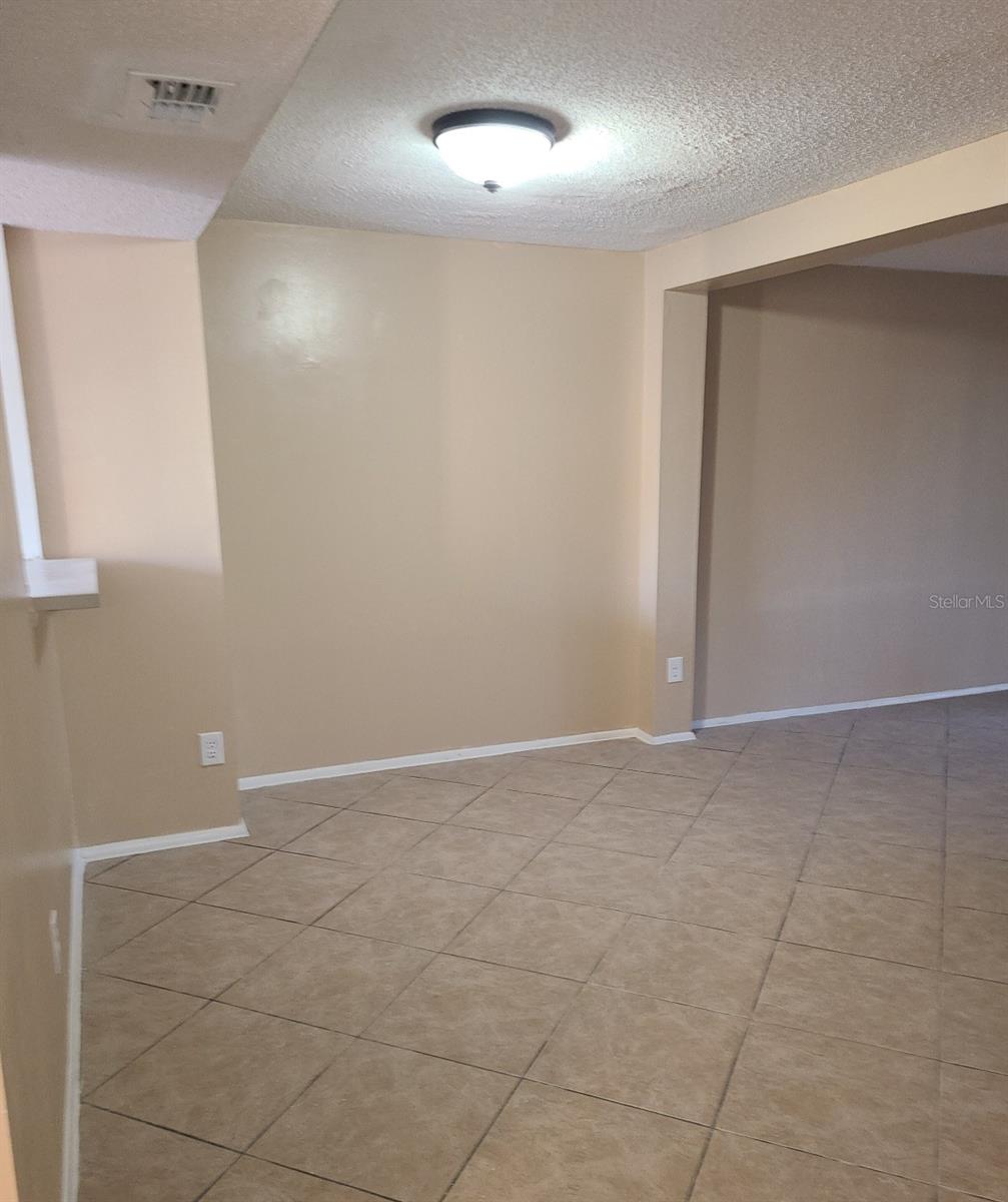 4916 Silver Oaks Vlg #e Property Photo 6