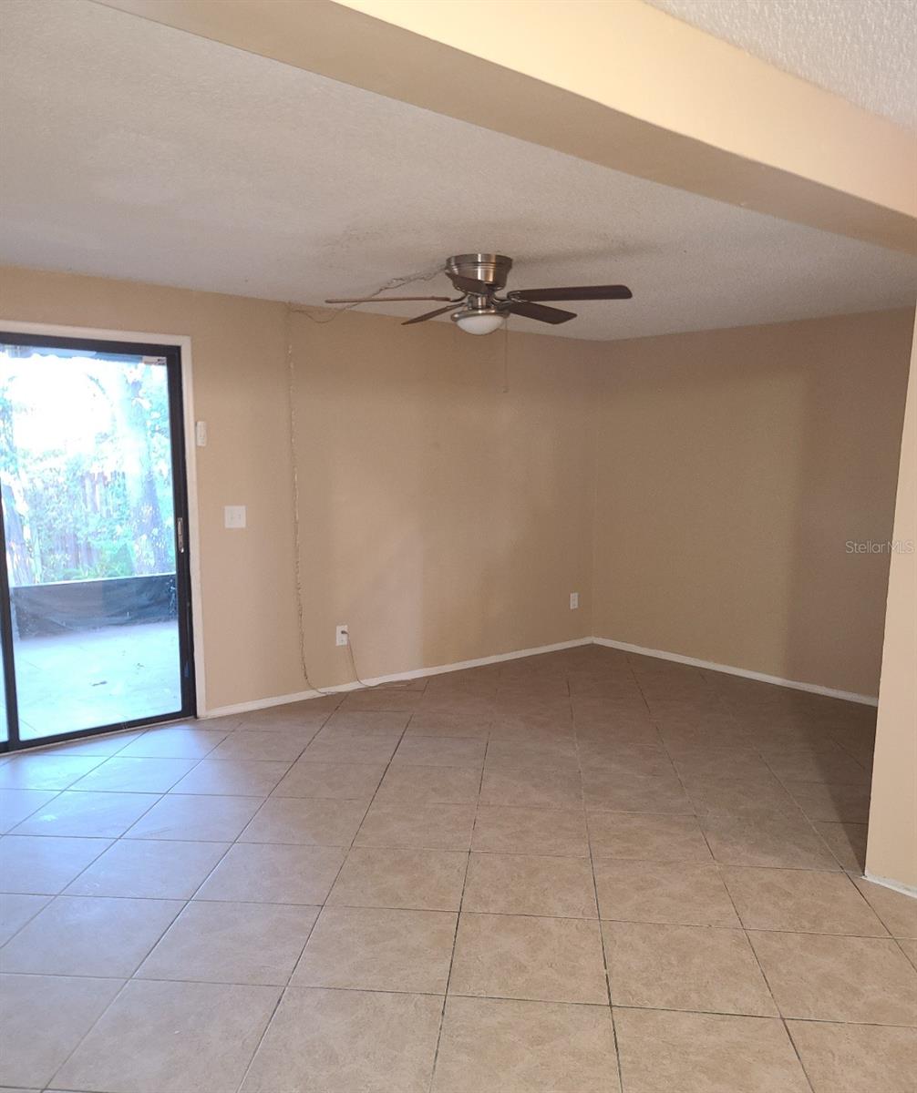 4916 Silver Oaks Vlg #e Property Photo 8