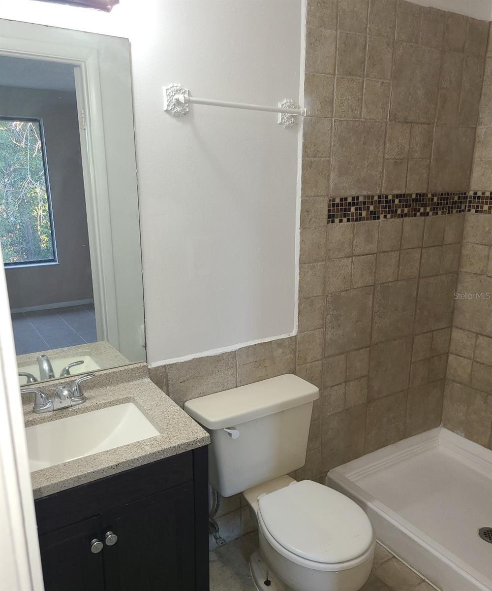 4916 Silver Oaks Vlg #e Property Photo 12