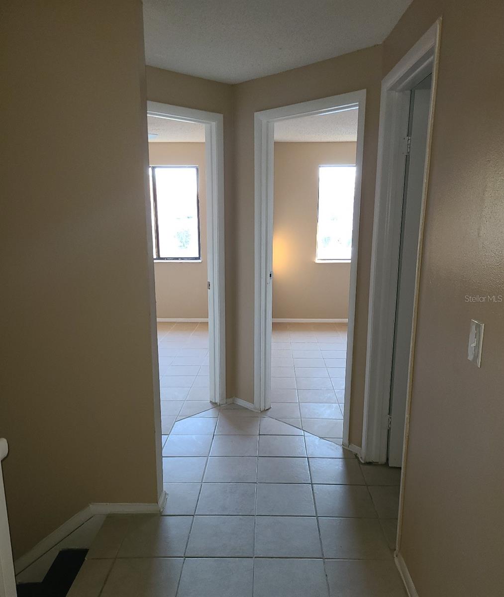 4916 Silver Oaks Vlg #e Property Photo 14