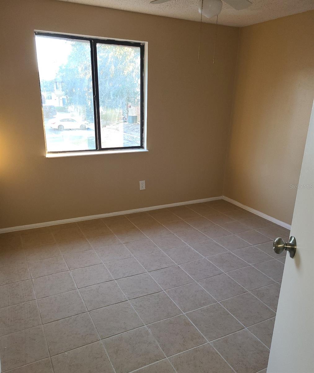 4916 Silver Oaks Vlg #e Property Photo 16