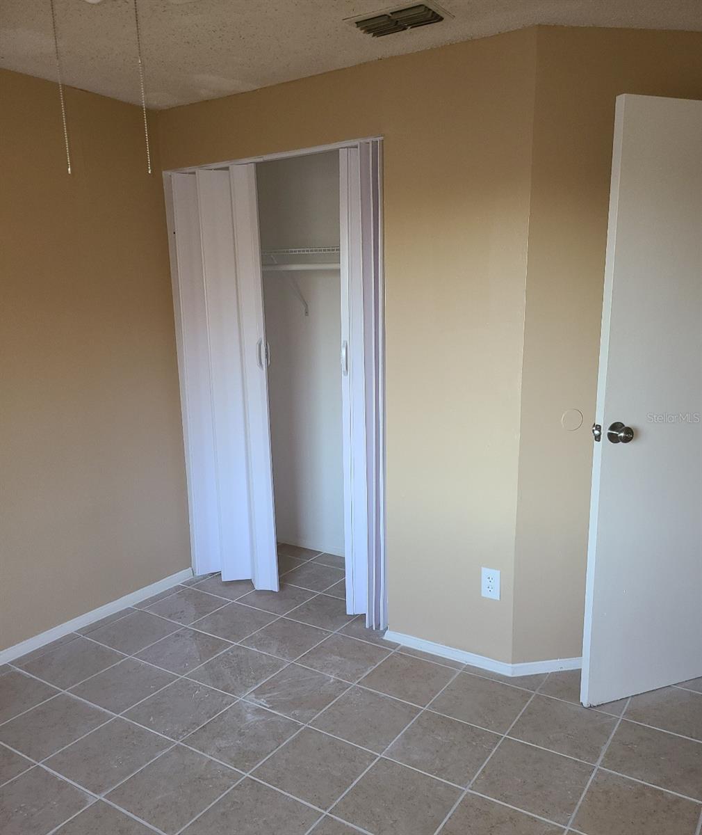 4916 Silver Oaks Vlg #e Property Photo 17