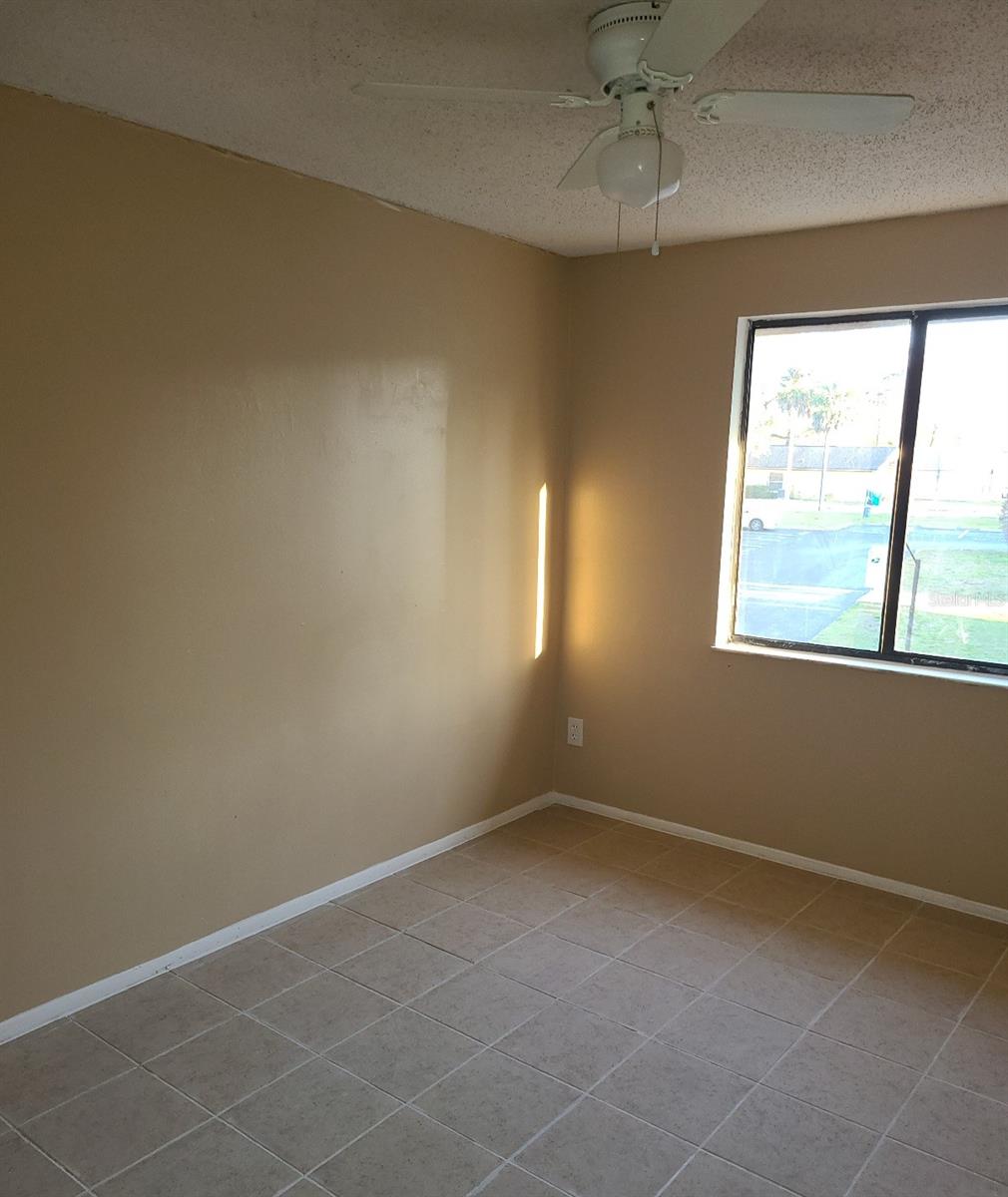4916 Silver Oaks Vlg #e Property Photo 18