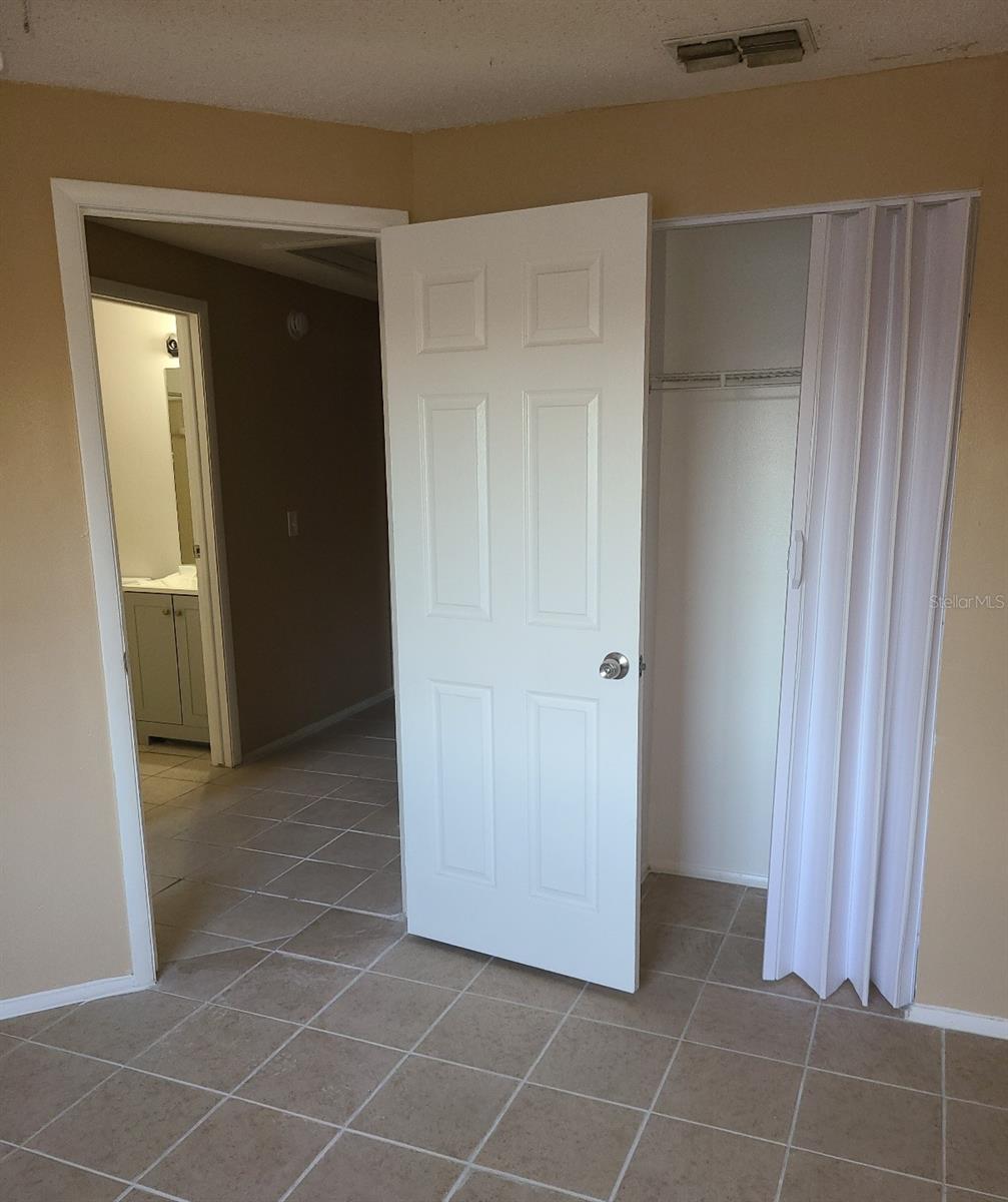 4916 Silver Oaks Vlg #e Property Photo 19
