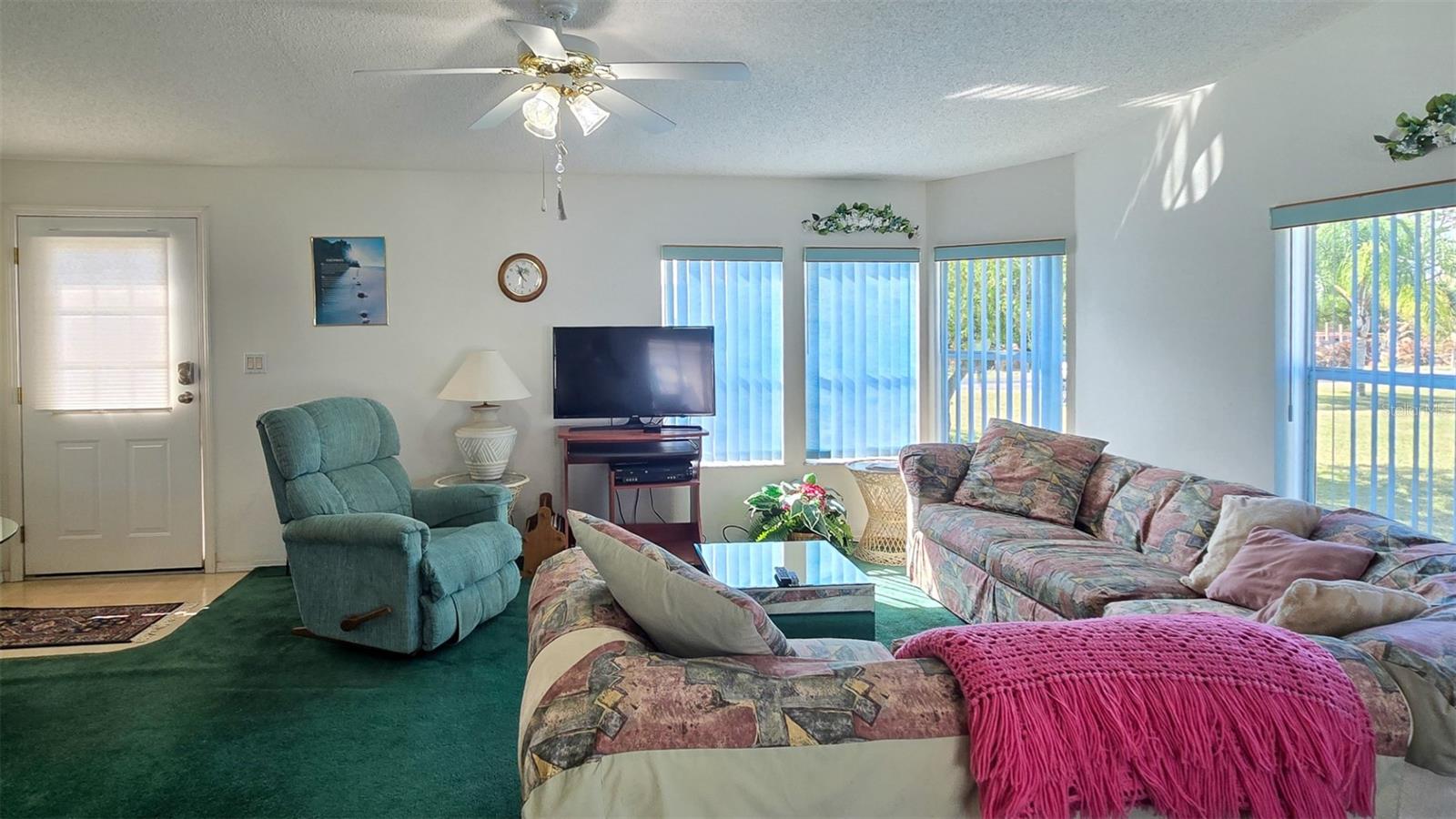 306 Buttonwood Ct Property Photo 4
