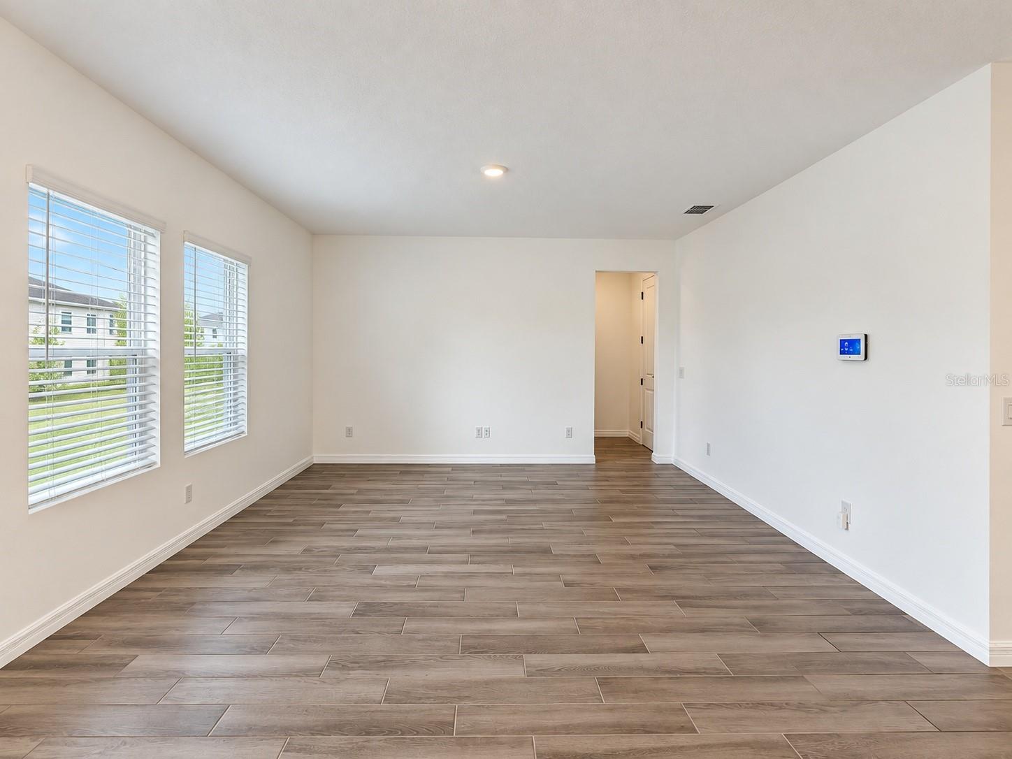 2077 Derwent Dr Property Photo 12