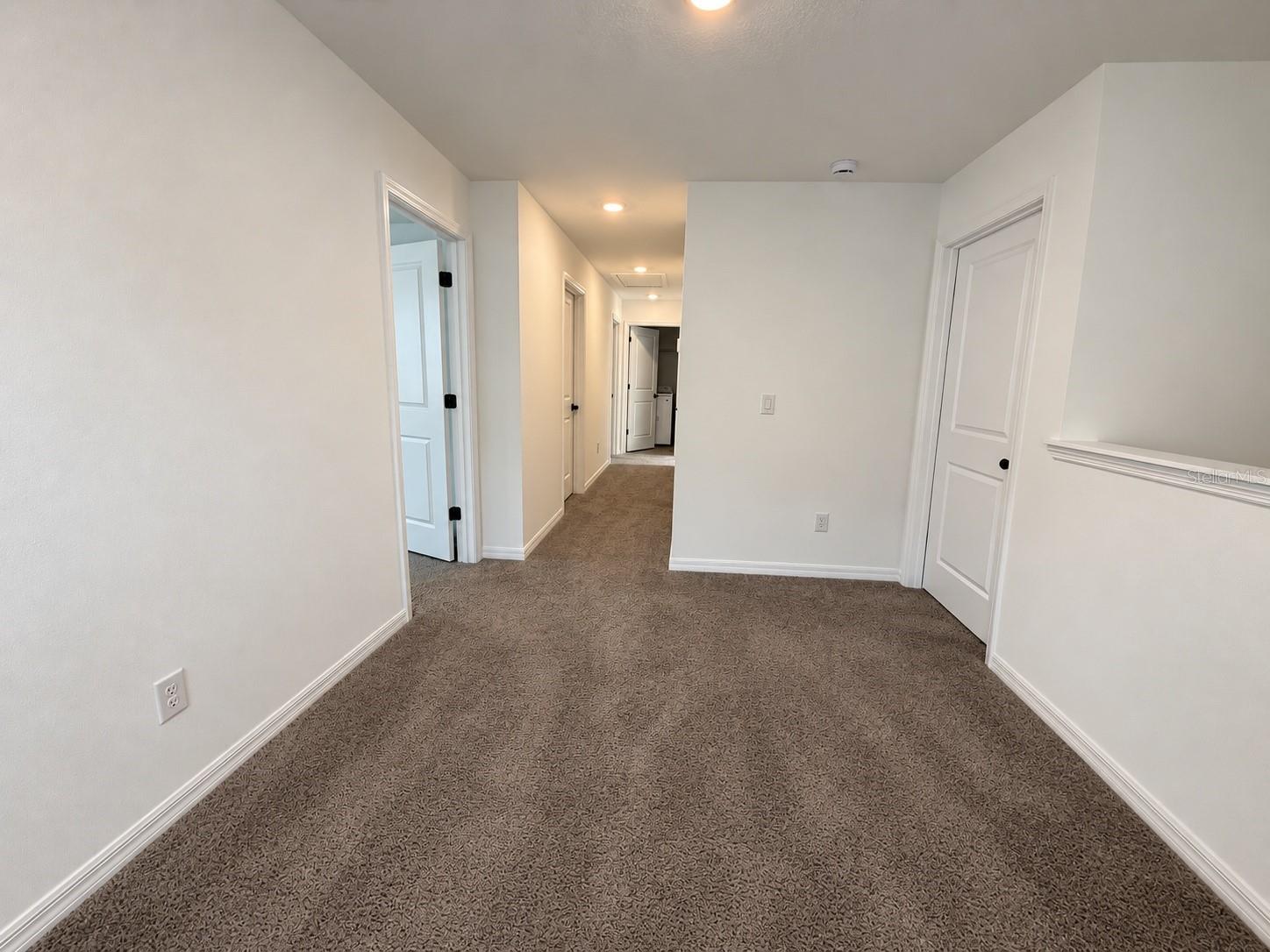 2077 Derwent Dr Property Photo 15
