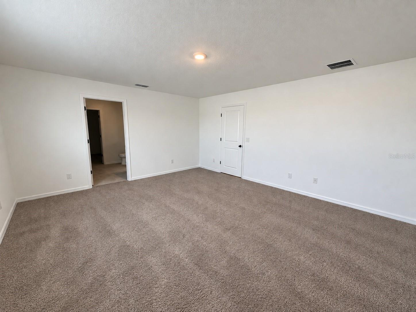 2077 Derwent Dr Property Photo 17