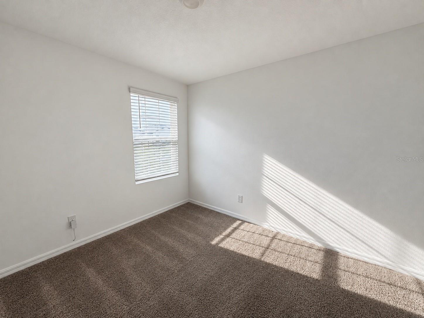 2077 Derwent Dr Property Photo 22