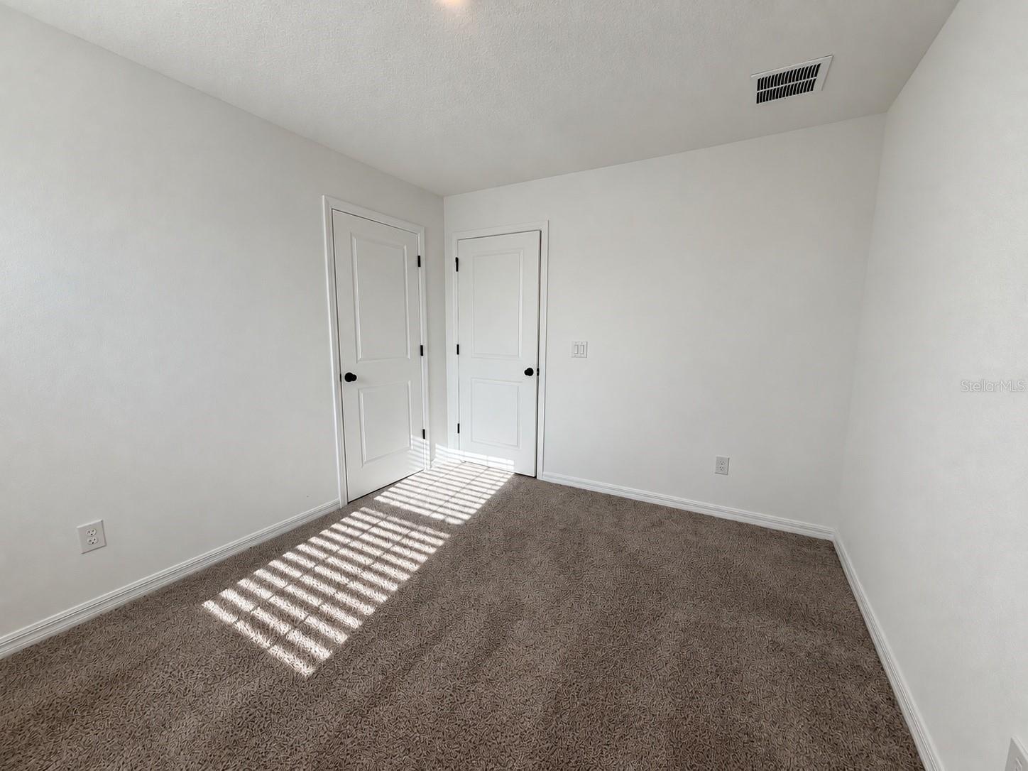 2077 Derwent Dr Property Photo 24