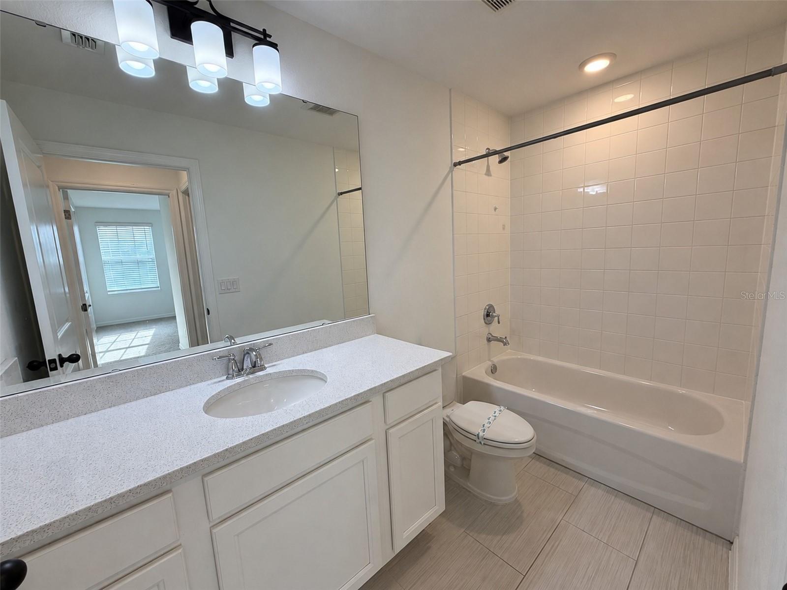 2077 Derwent Dr Property Photo 26