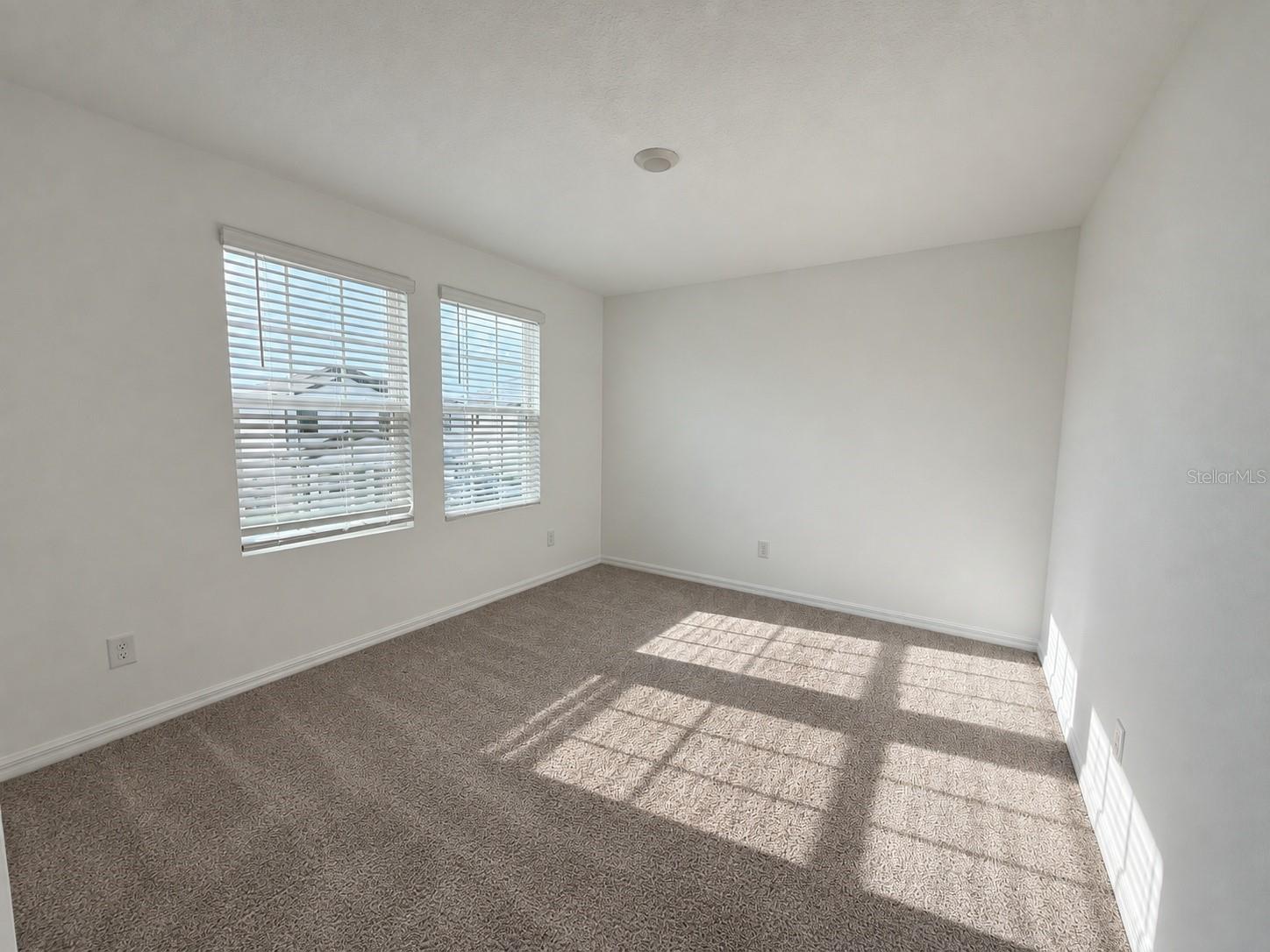 2077 Derwent Dr Property Photo 27