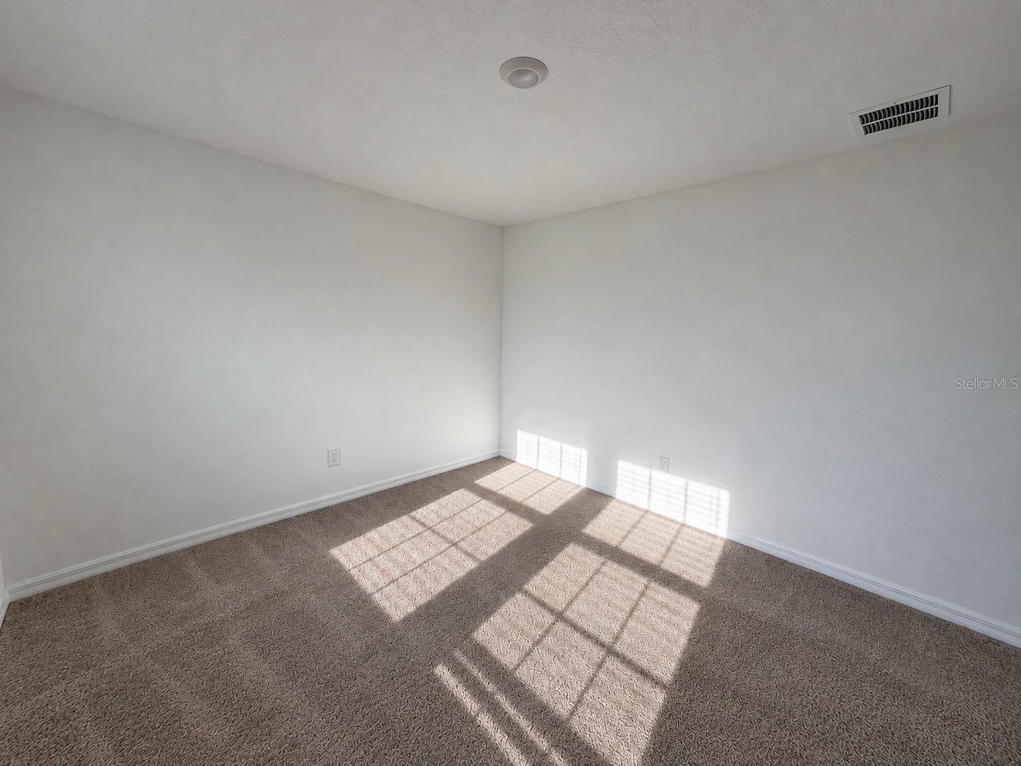2077 Derwent Dr Property Photo 28