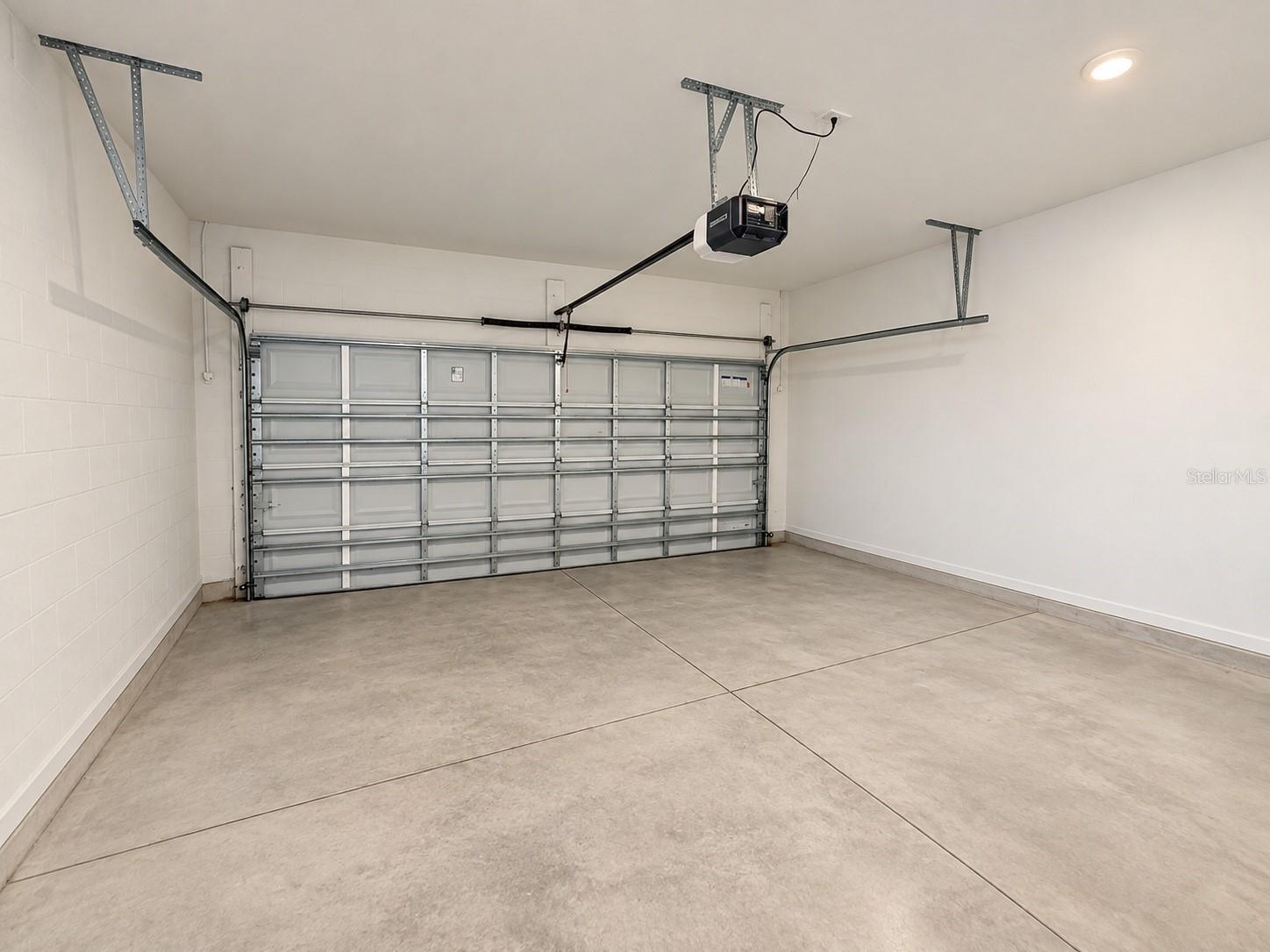 2077 Derwent Dr Property Photo 29