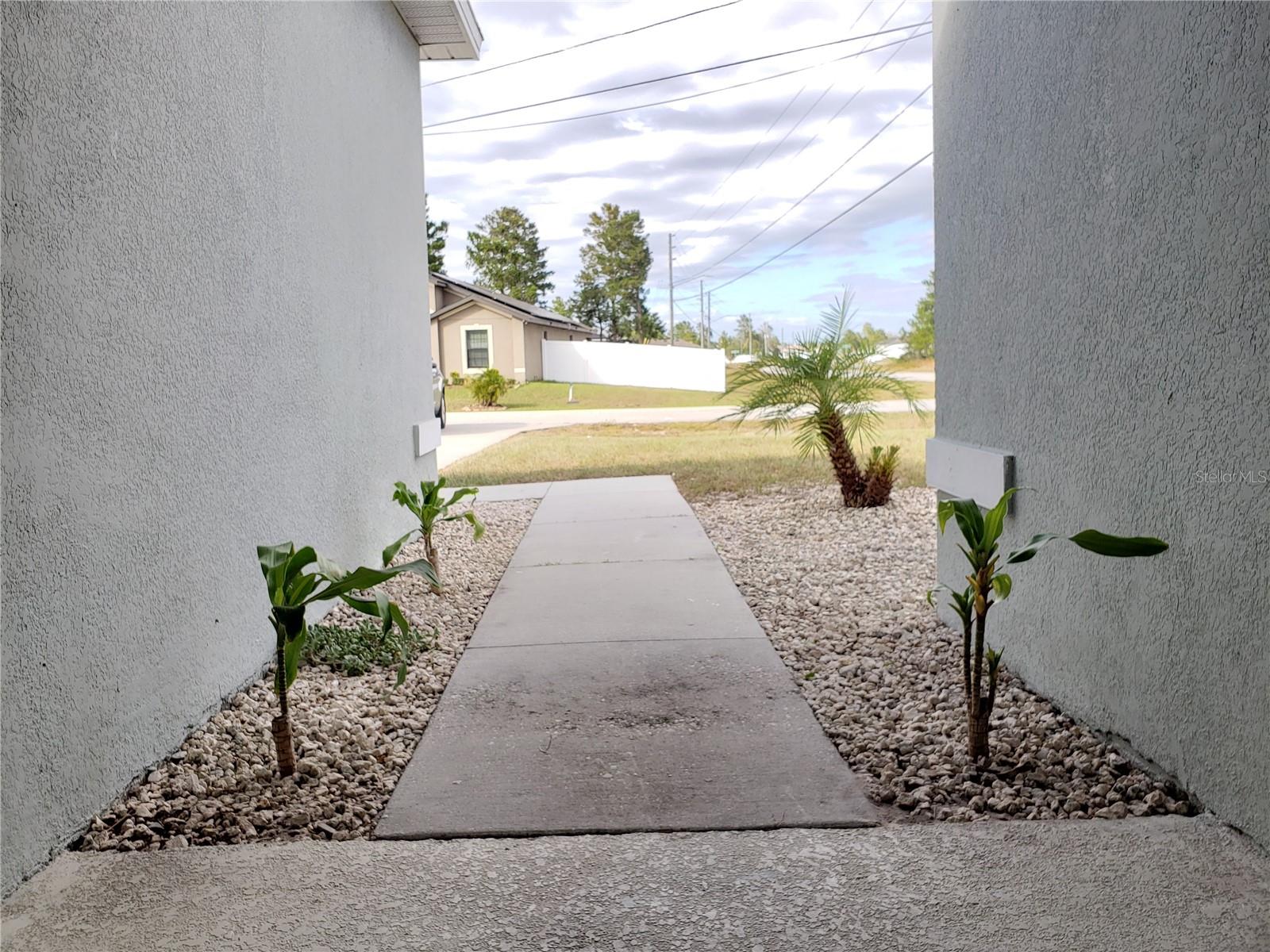 100 Sweet Pea Ct Property Photo 2