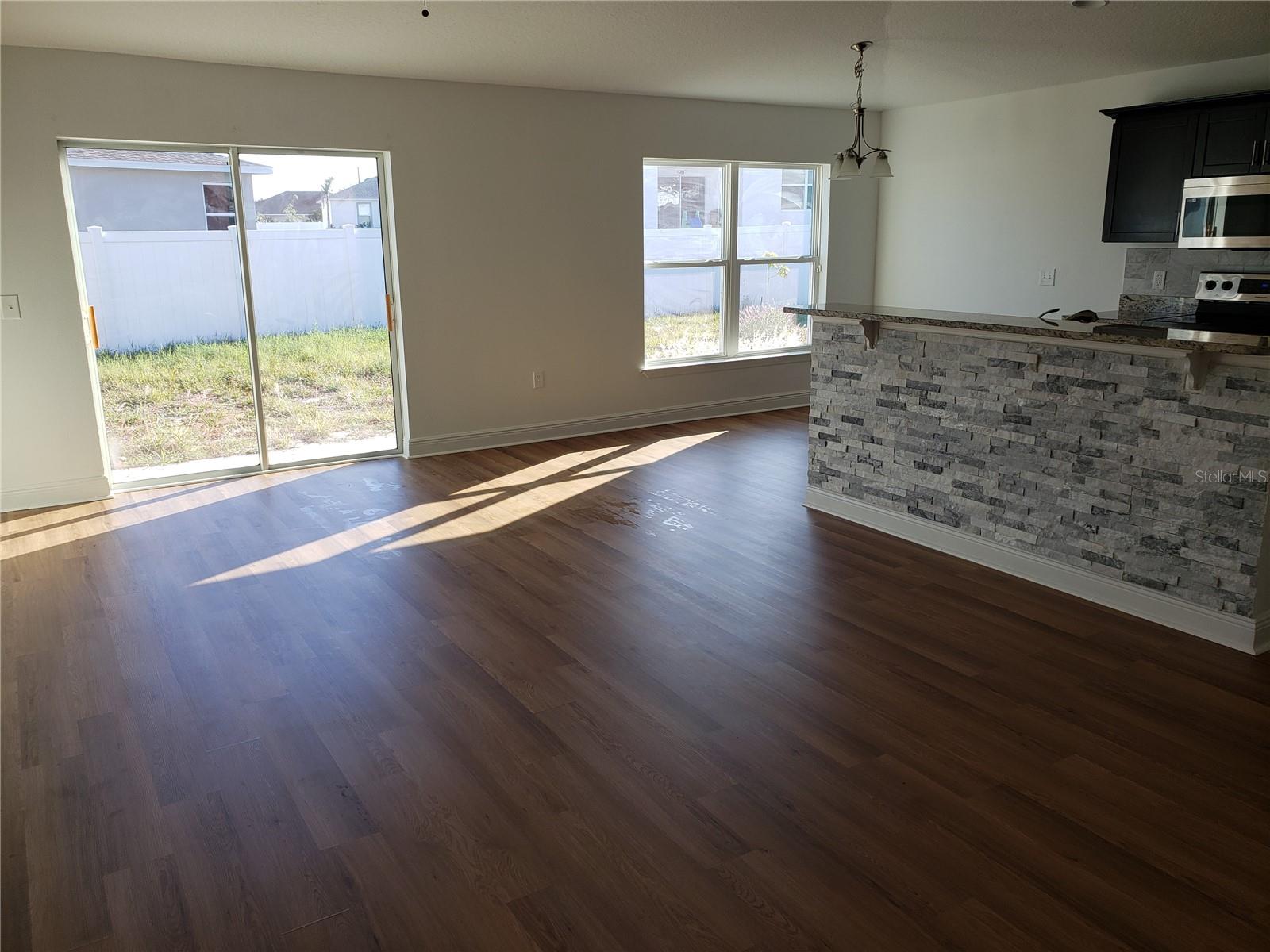 100 Sweet Pea Ct Property Photo 6