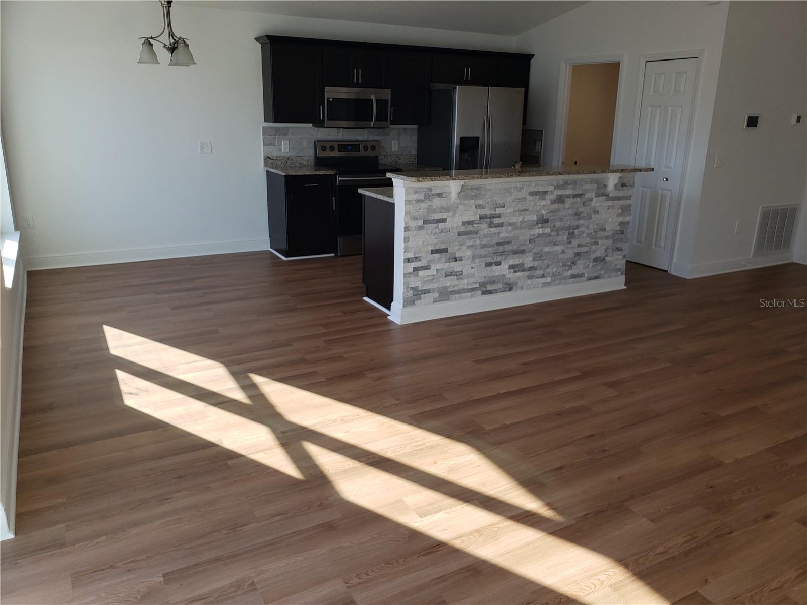 100 Sweet Pea Ct Property Photo 7